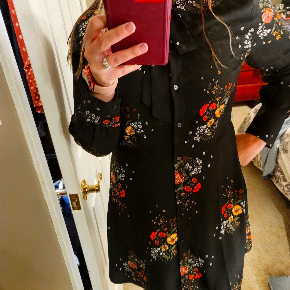 Long-sleeved tie neck dress